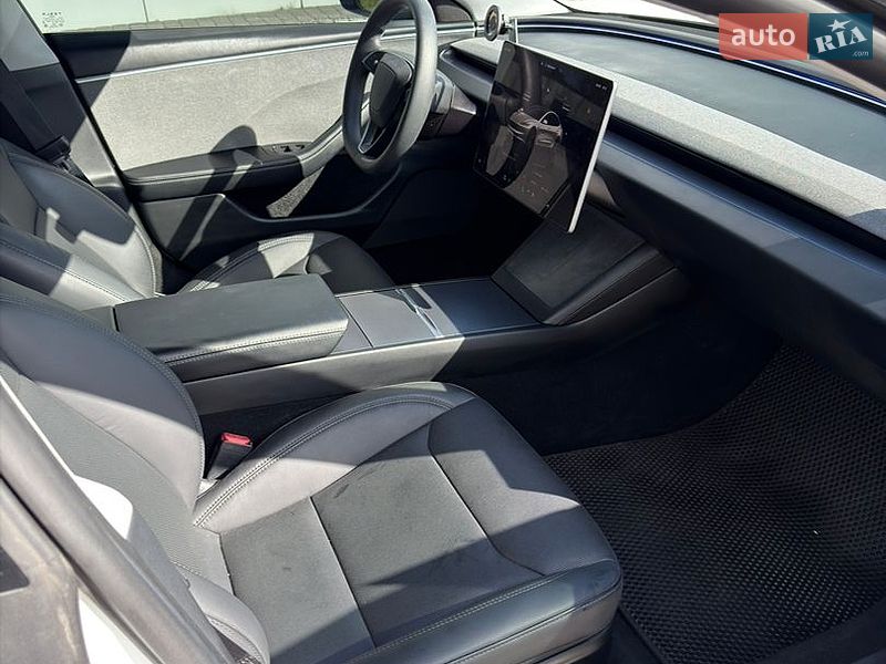 Седан Tesla Model 3 2024 в Вінниці
