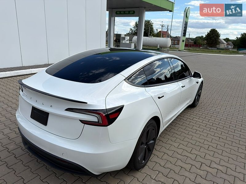 Седан Tesla Model 3 2024 в Вінниці
