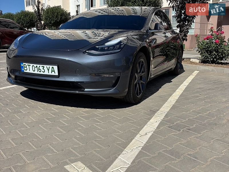 Седан Tesla Model 3 2018 в Одесі