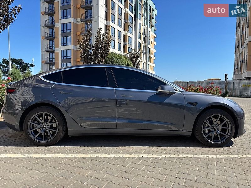 Седан Tesla Model 3 2018 в Одесі