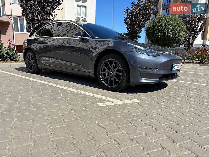 Седан Tesla Model 3 2018 в Одесі