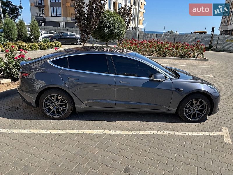 Седан Tesla Model 3 2018 в Одесі