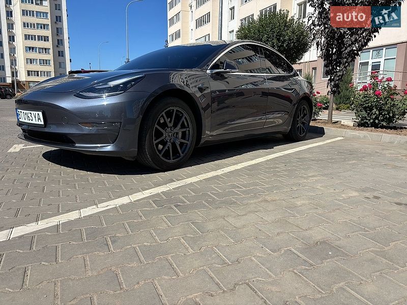 Седан Tesla Model 3 2018 в Одесі