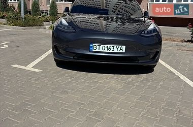 Седан Tesla Model 3 2018 в Одесі