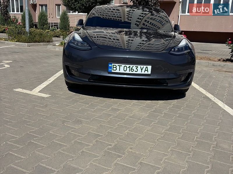 Седан Tesla Model 3 2018 в Одесі
