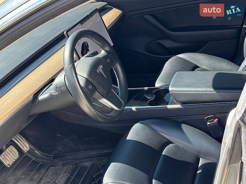 Седан Tesla Model 3 2018 в Одесі