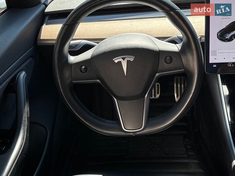 Седан Tesla Model 3 2018 в Одесі