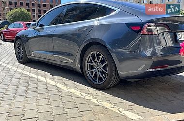 Седан Tesla Model 3 2018 в Одесі