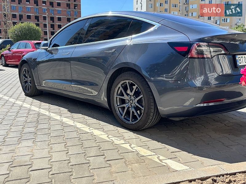 Седан Tesla Model 3 2018 в Одесі