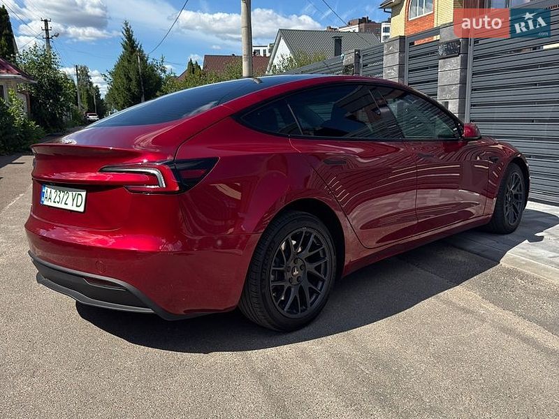Седан Tesla Model 3 2024 в Петропавловской Борщаговке