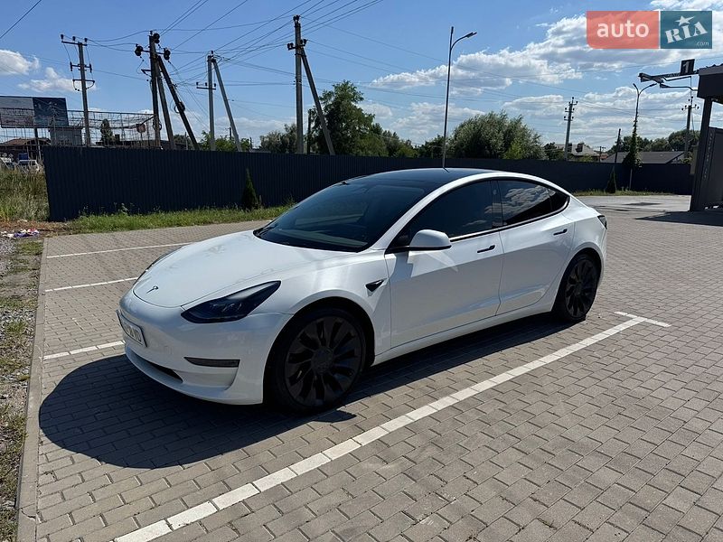 Седан Tesla Model 3 2023 в Киеве