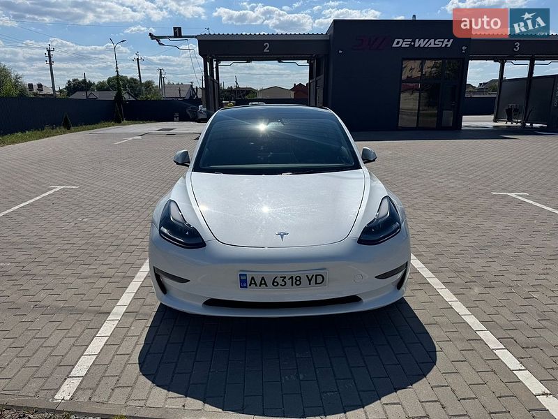 Седан Tesla Model 3 2023 в Киеве
