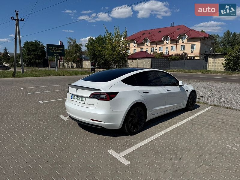 Седан Tesla Model 3 2023 в Киеве