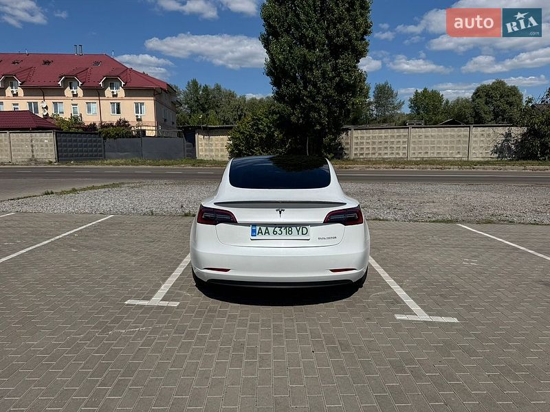 Седан Tesla Model 3 2023 в Киеве