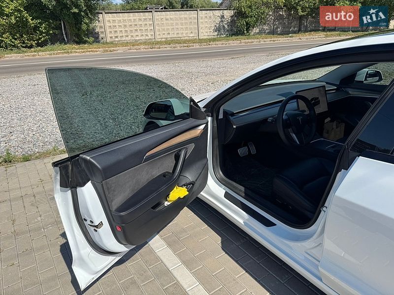 Седан Tesla Model 3 2023 в Киеве