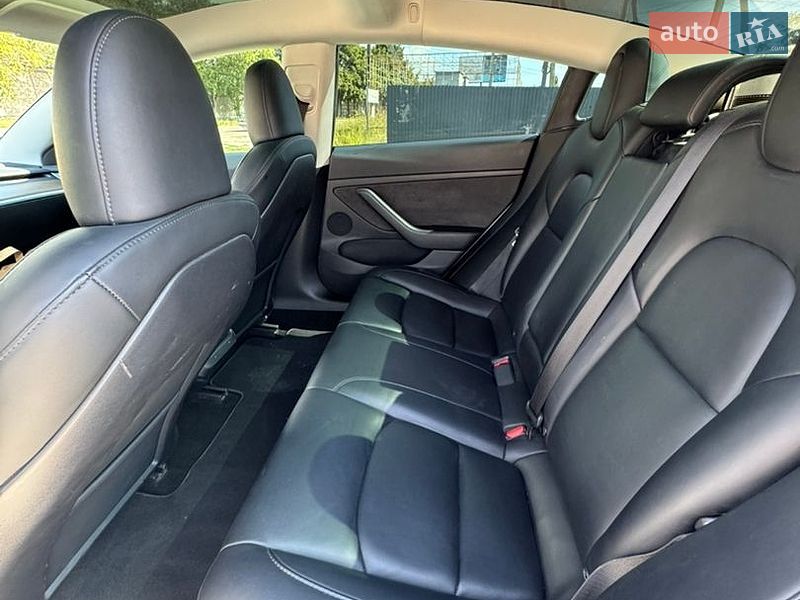 Седан Tesla Model 3 2023 в Киеве