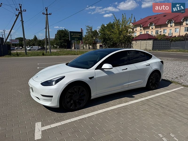 Седан Tesla Model 3 2023 в Киеве