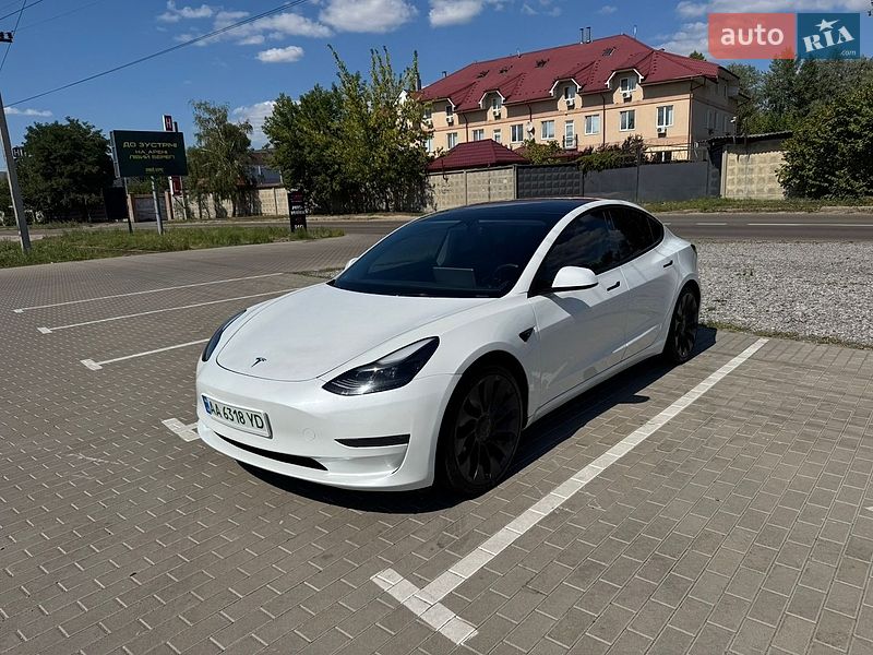 Седан Tesla Model 3 2023 в Киеве