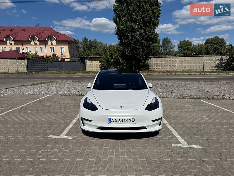 Седан Tesla Model 3 2023 в Киеве