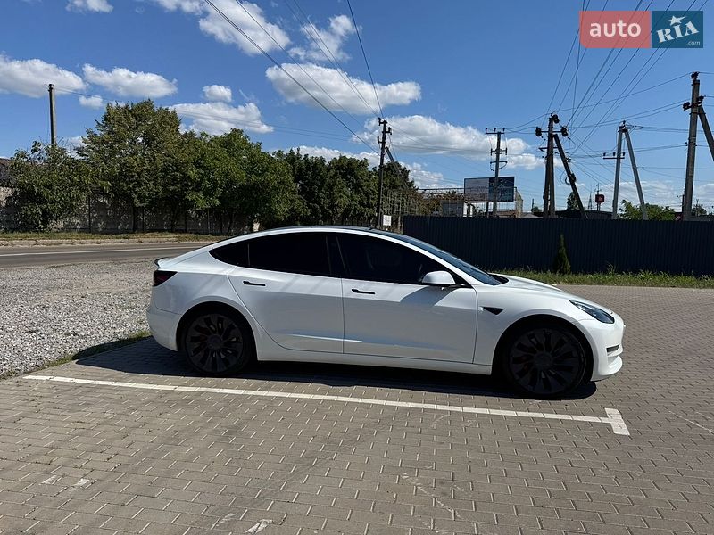 Седан Tesla Model 3 2023 в Киеве