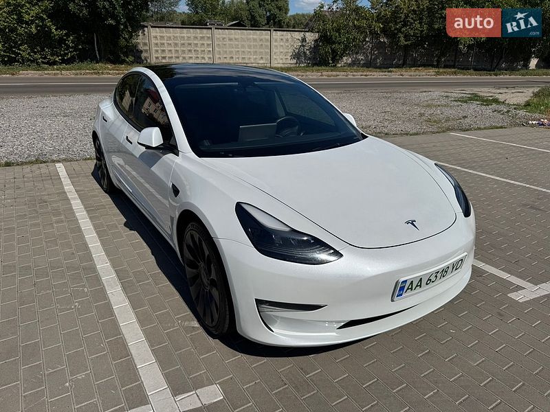 Седан Tesla Model 3 2023 в Киеве