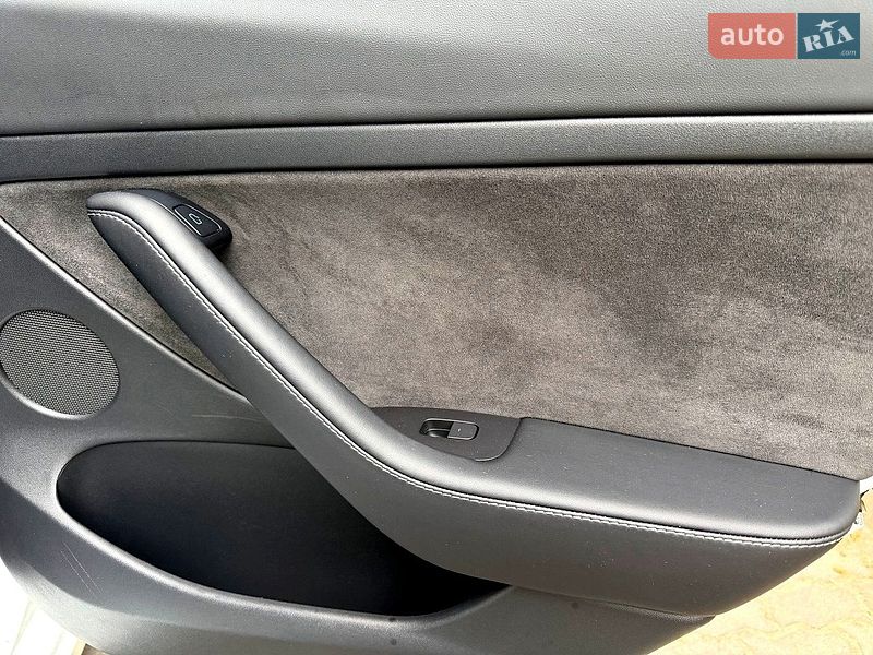 Седан Tesla Model 3 2021 в Хмельницком