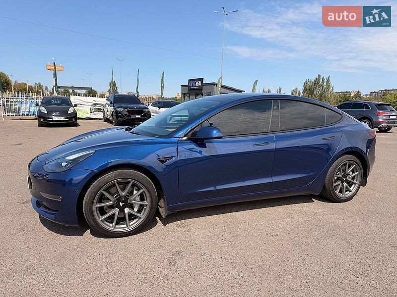 Седан Tesla Model 3 2022 в Кривом Роге