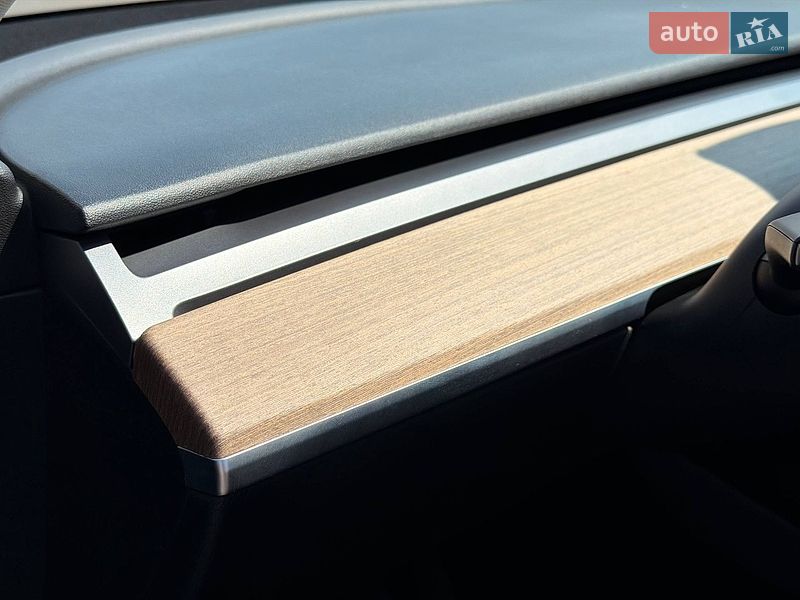 Седан Tesla Model 3 2022 в Кривом Роге