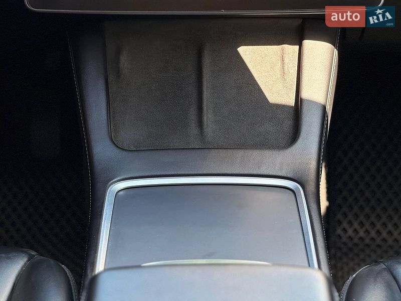 Седан Tesla Model 3 2022 в Кривом Роге