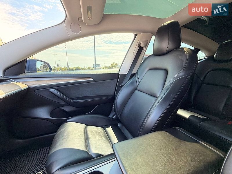 Седан Tesla Model 3 2022 в Кривом Роге