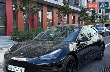 Седан Tesla Model 3 2022 в Киеве