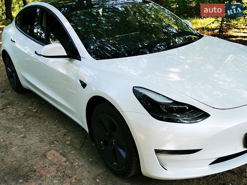 Седан Tesla Model 3 2022 в Бориславе