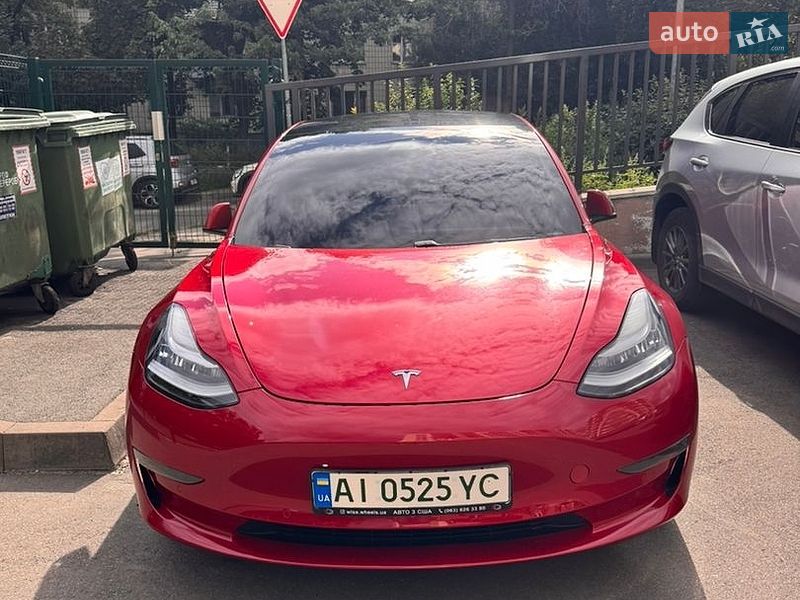 Седан Tesla Model 3 2020 в Києві
