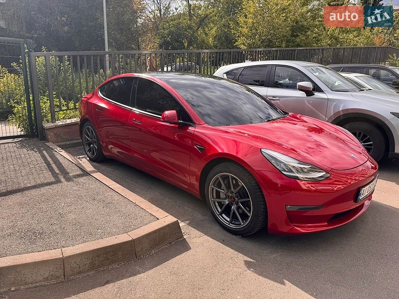 Седан Tesla Model 3 2020 в Києві