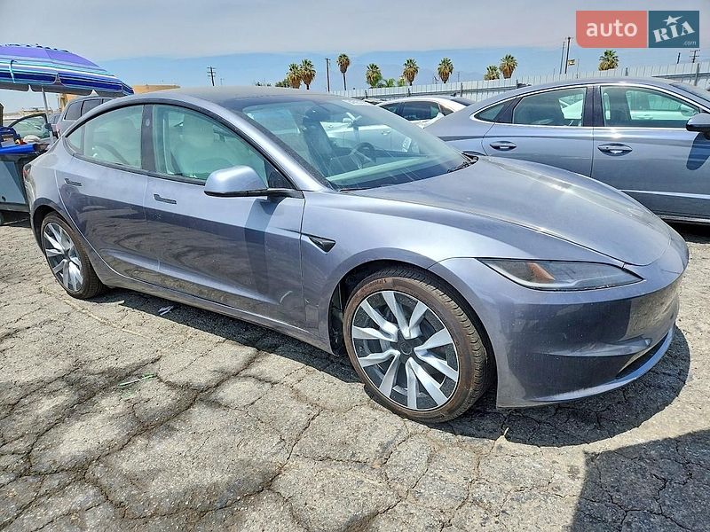 Седан Tesla Model 3 2025 в Киеве