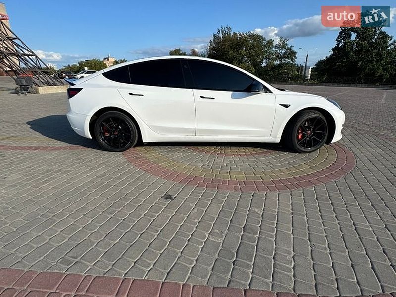 Седан Tesla Model 3 2022 в Харкові