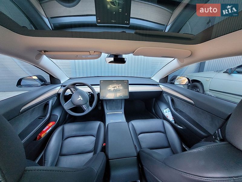 Седан Tesla Model 3 2023 в Черкассах