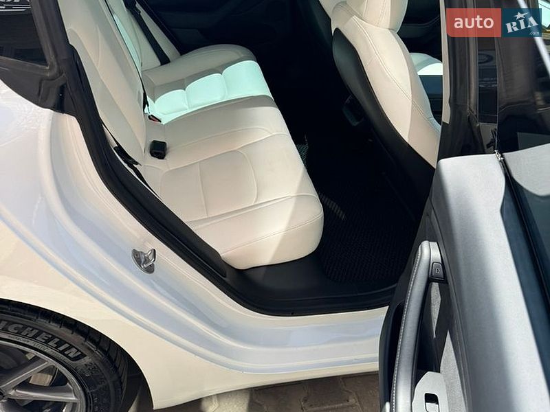 Седан Tesla Model 3 2022 в Тернополе
