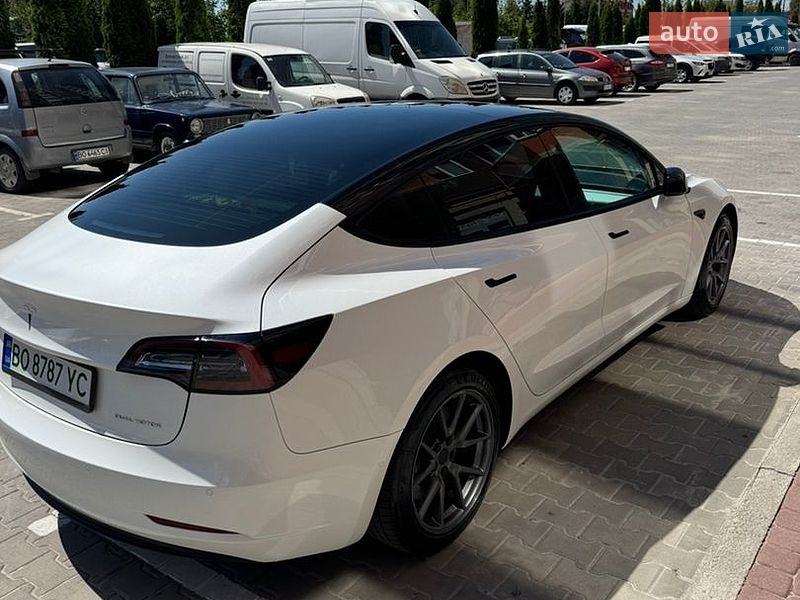 Седан Tesla Model 3 2022 в Тернополе
