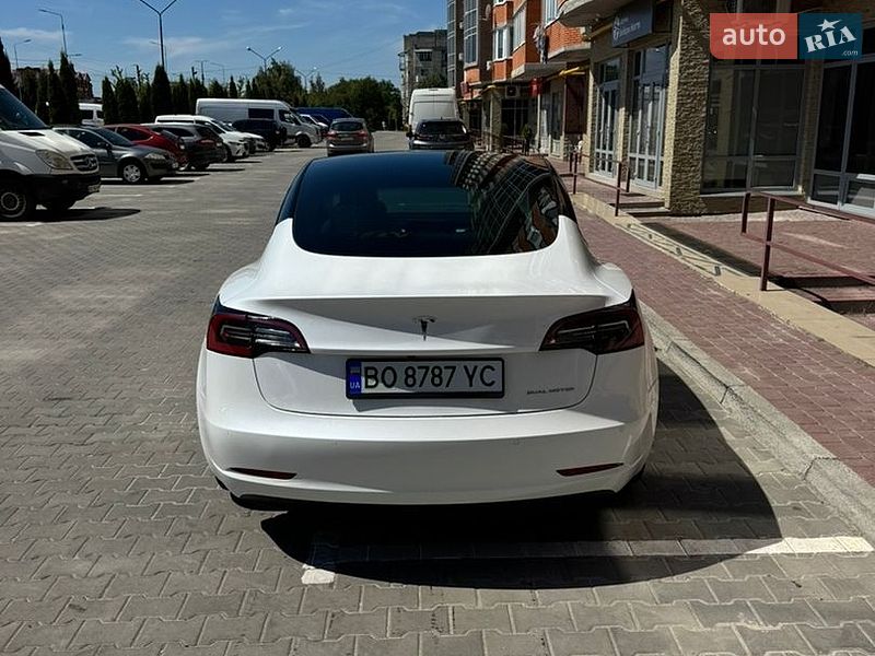 Седан Tesla Model 3 2022 в Тернополе