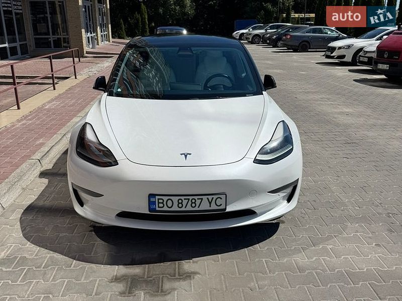 Седан Tesla Model 3 2022 в Тернополе