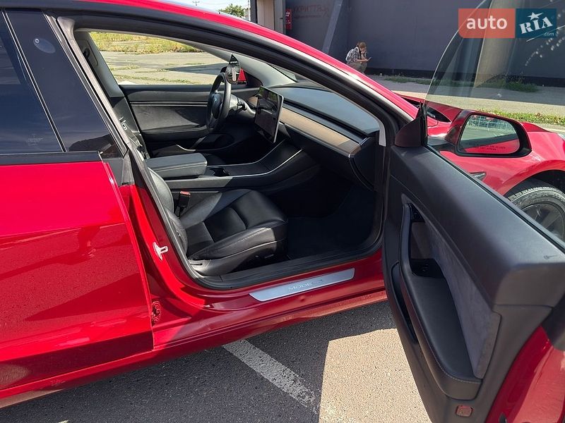 Седан Tesla Model 3 2018 в Миколаєві