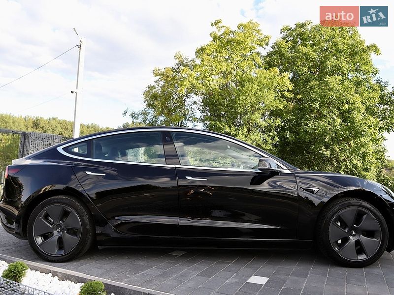 Седан Tesla Model 3 2018 в Дрогобыче