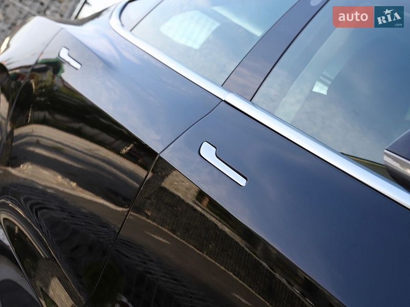 Седан Tesla Model 3 2018 в Дрогобыче