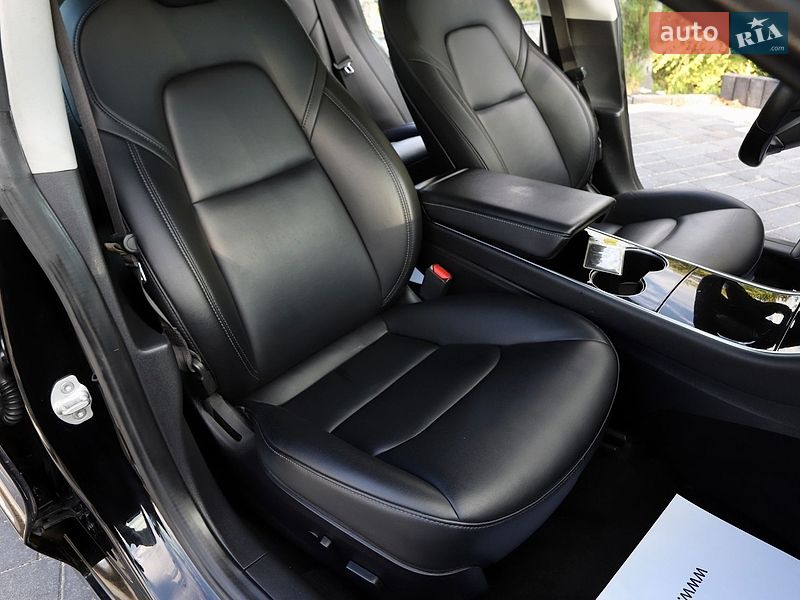 Седан Tesla Model 3 2018 в Дрогобыче