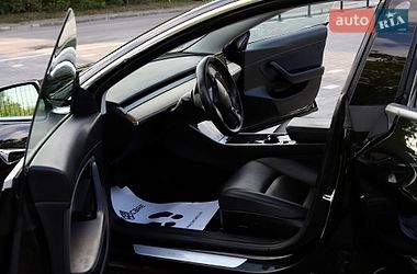 Седан Tesla Model 3 2018 в Дрогобыче
