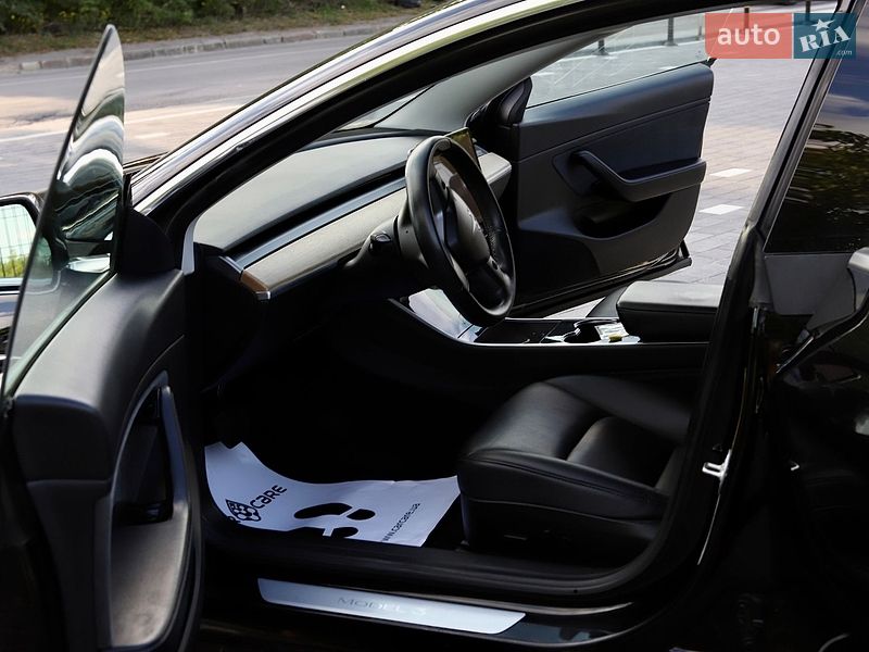 Седан Tesla Model 3 2018 в Дрогобыче