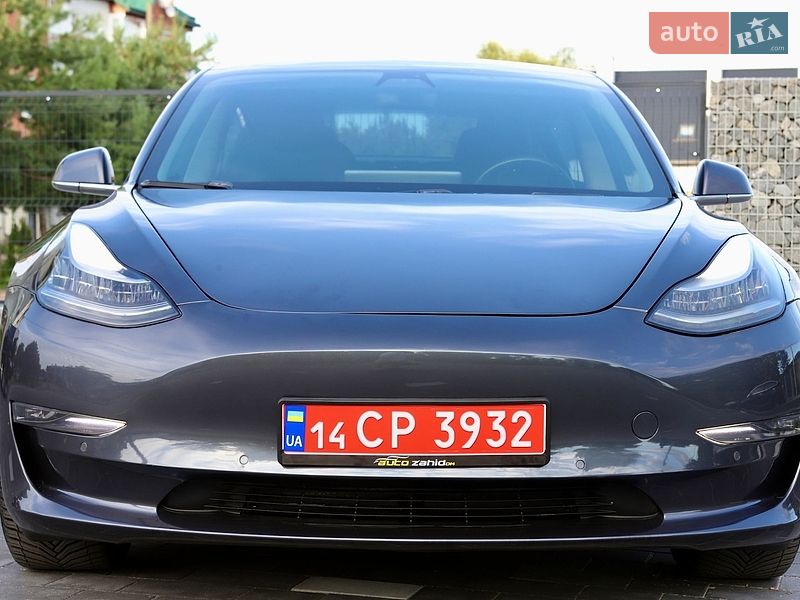 Седан Tesla Model 3 2018 в Дрогобичі