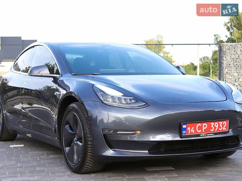 Седан Tesla Model 3 2018 в Дрогобичі