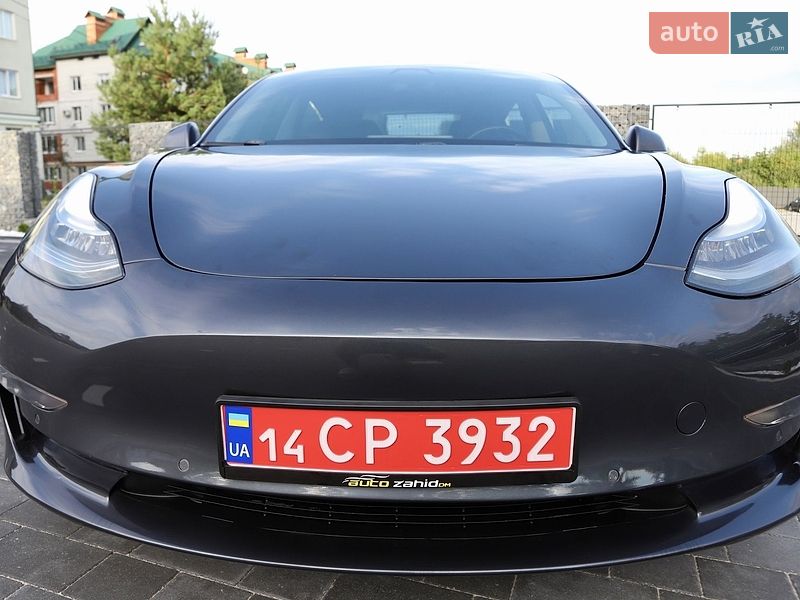 Седан Tesla Model 3 2018 в Дрогобичі